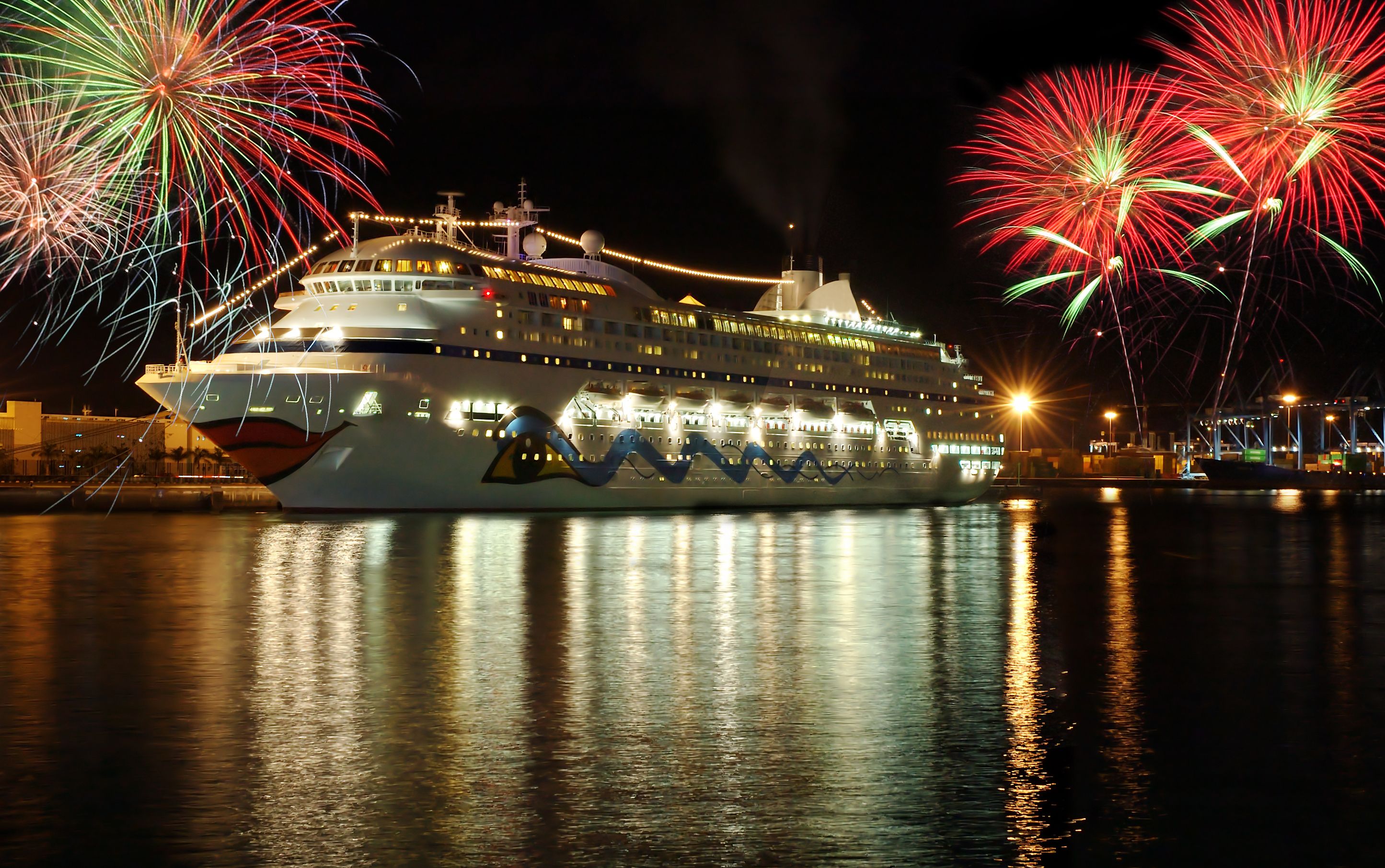 What to Expect if You Take a Holiday Cruise